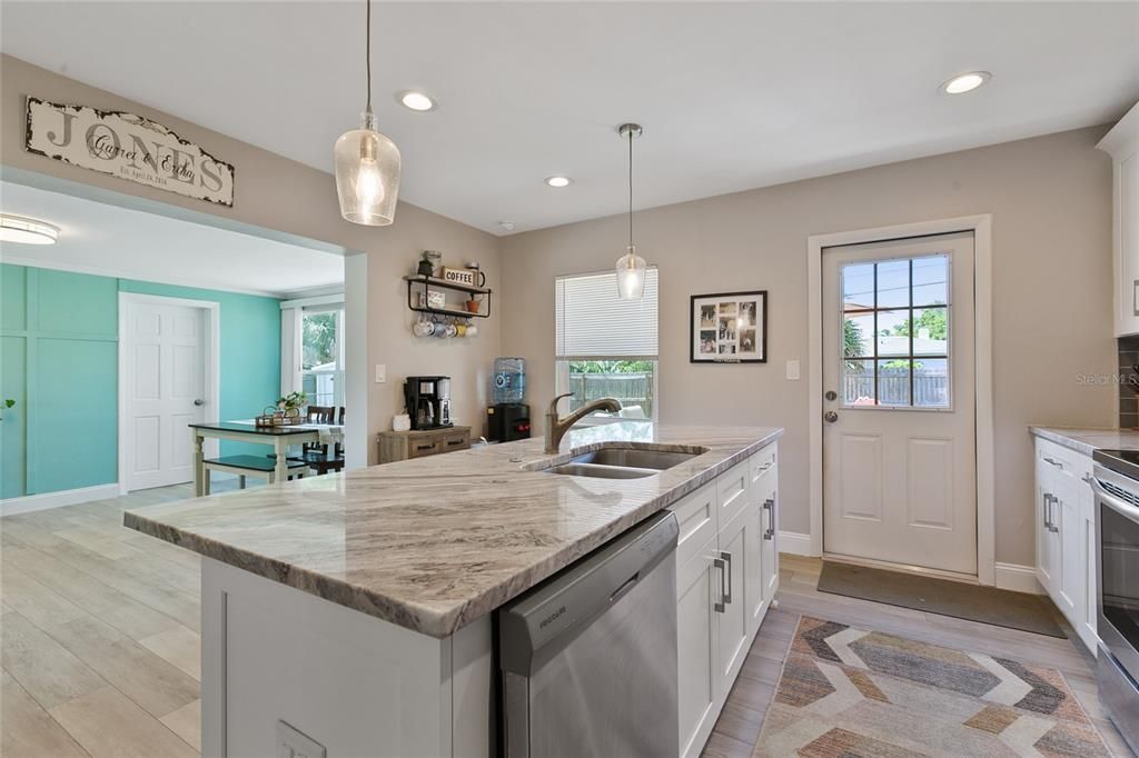Active With Contract: $479,900 (3 beds, 2 baths, 1325 Square Feet)