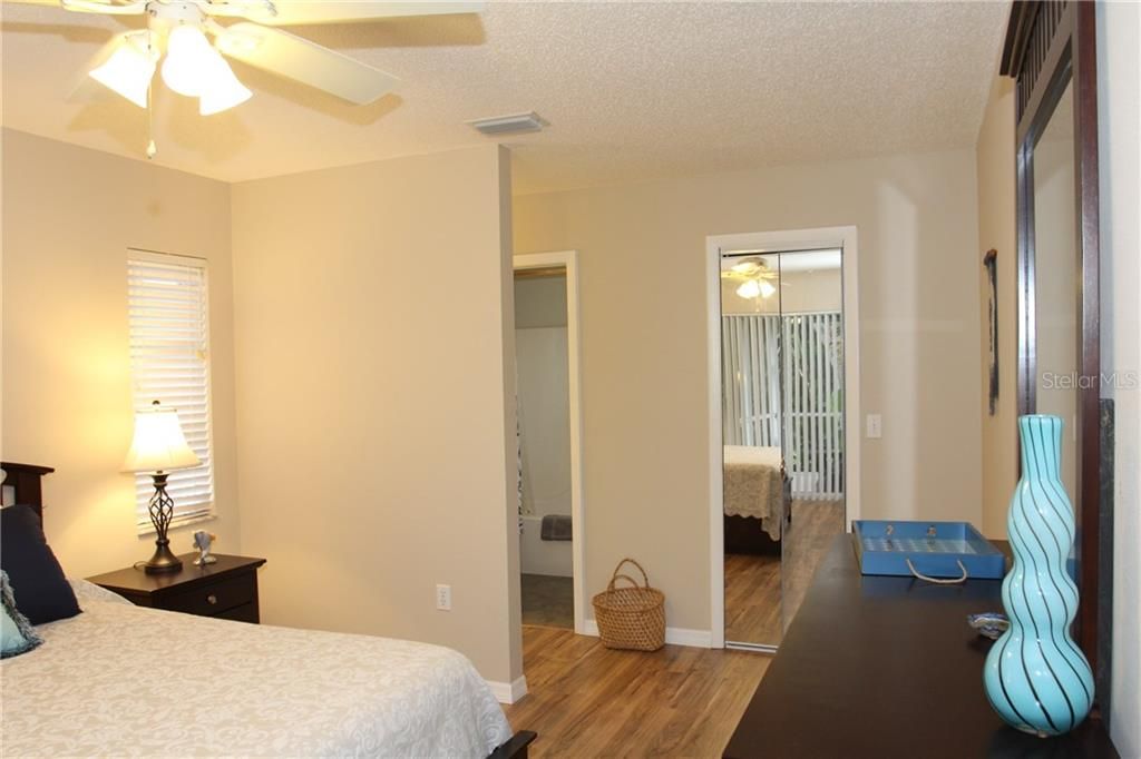 For Rent: $4,000 (2 beds, 2 baths, 1003 Square Feet)
