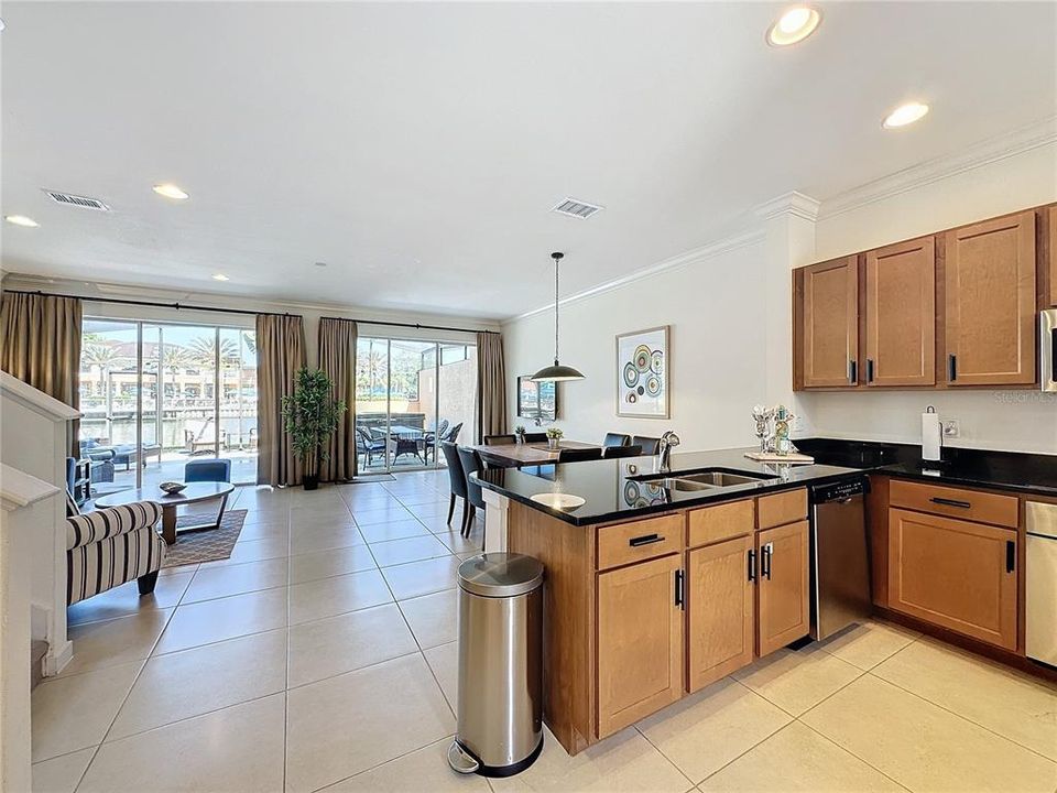 Active With Contract: $389,900 (3 beds, 2 baths, 1474 Square Feet)