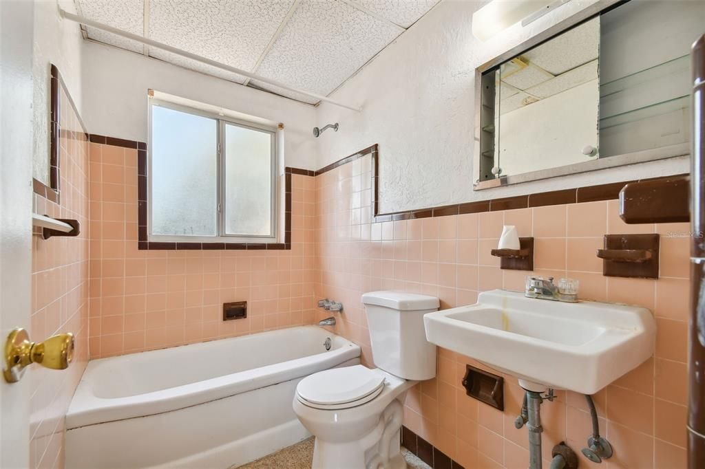 待售: $419,000 (2 贝兹, 1 浴室, 868 平方英尺)