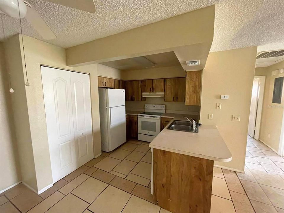 Recently Rented: $1,095 (2 beds, 1 baths, 825 Square Feet)
