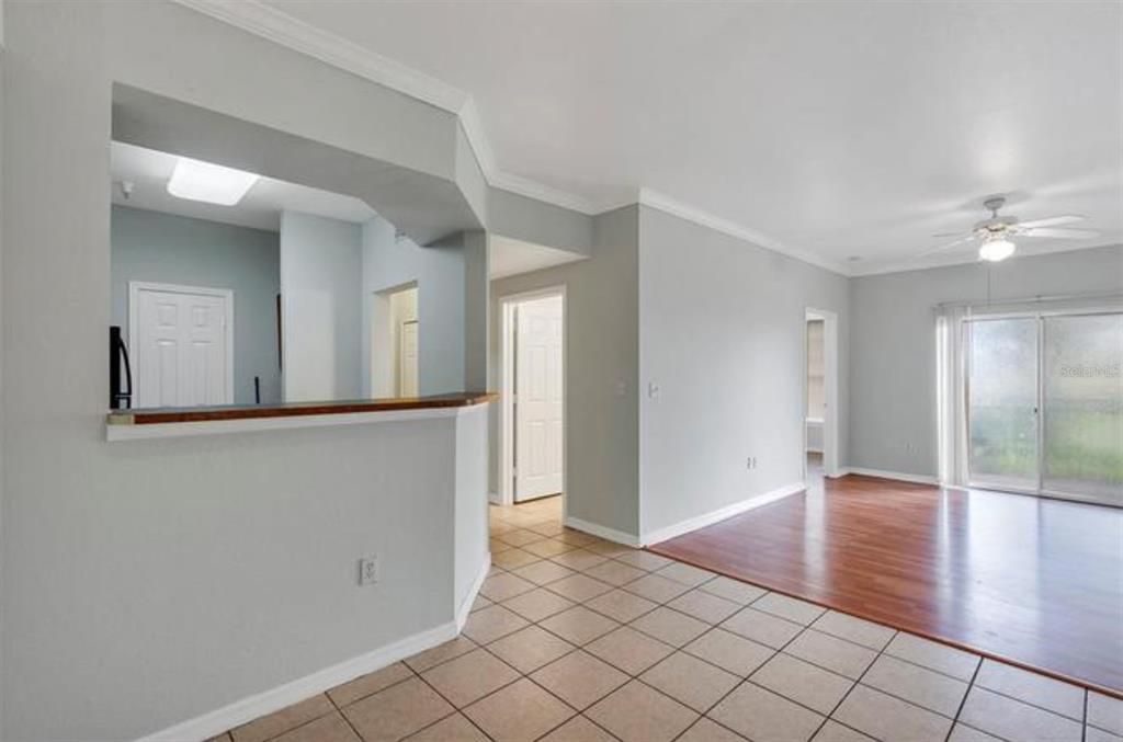 For Sale: $205,000 (2 beds, 2 baths, 1062 Square Feet)