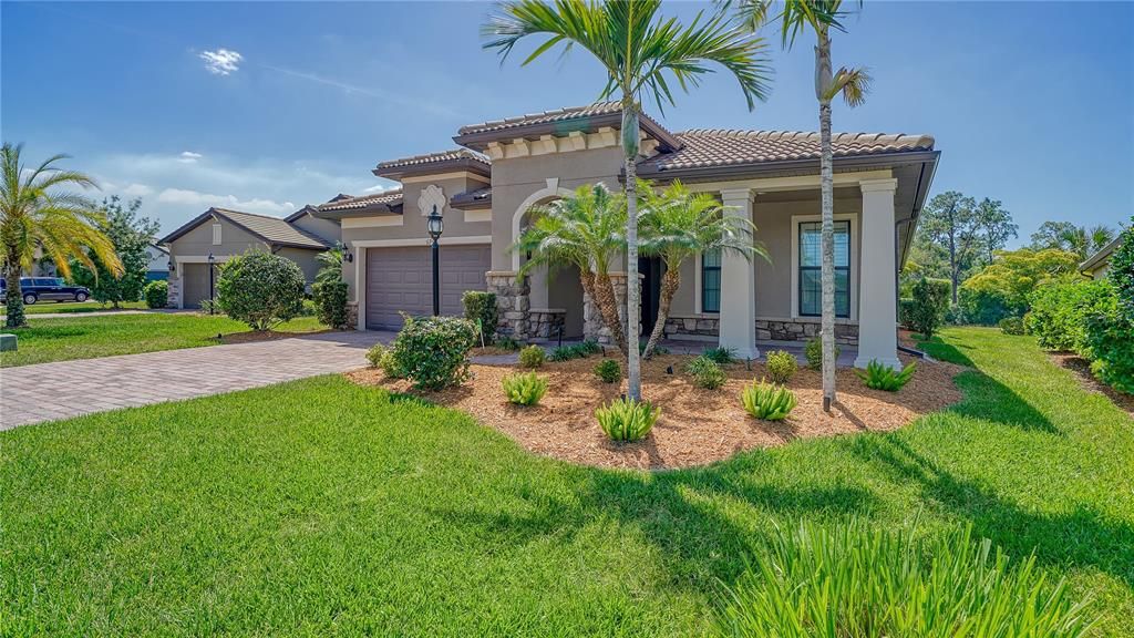 For Sale: $869,900 (4 beds, 2 baths, 2000 Square Feet)