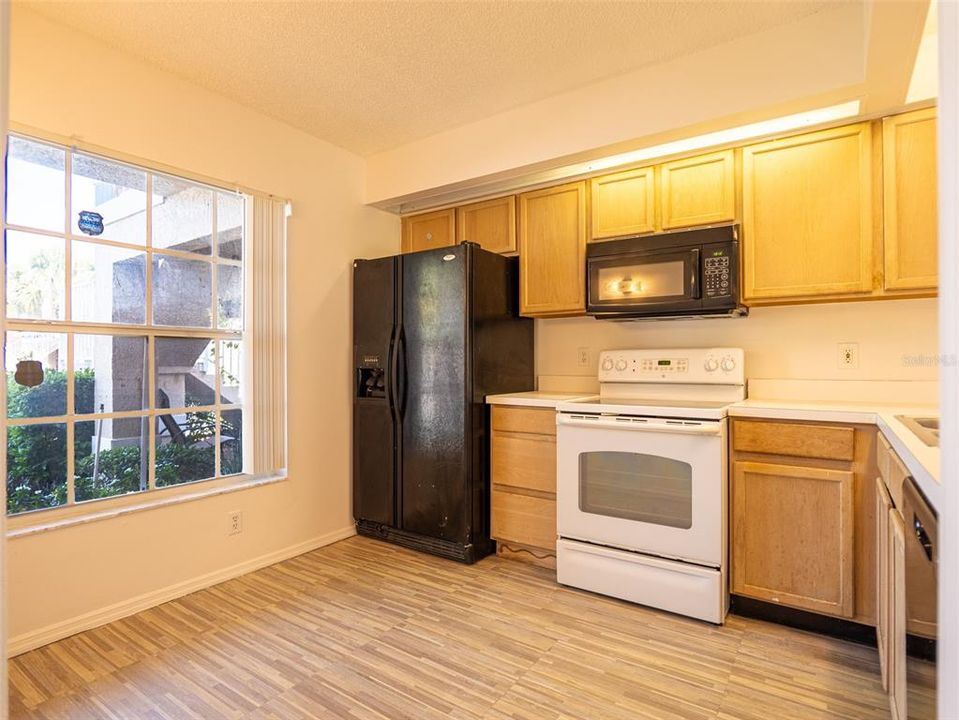For Sale: $205,000 (2 beds, 2 baths, 1013 Square Feet)