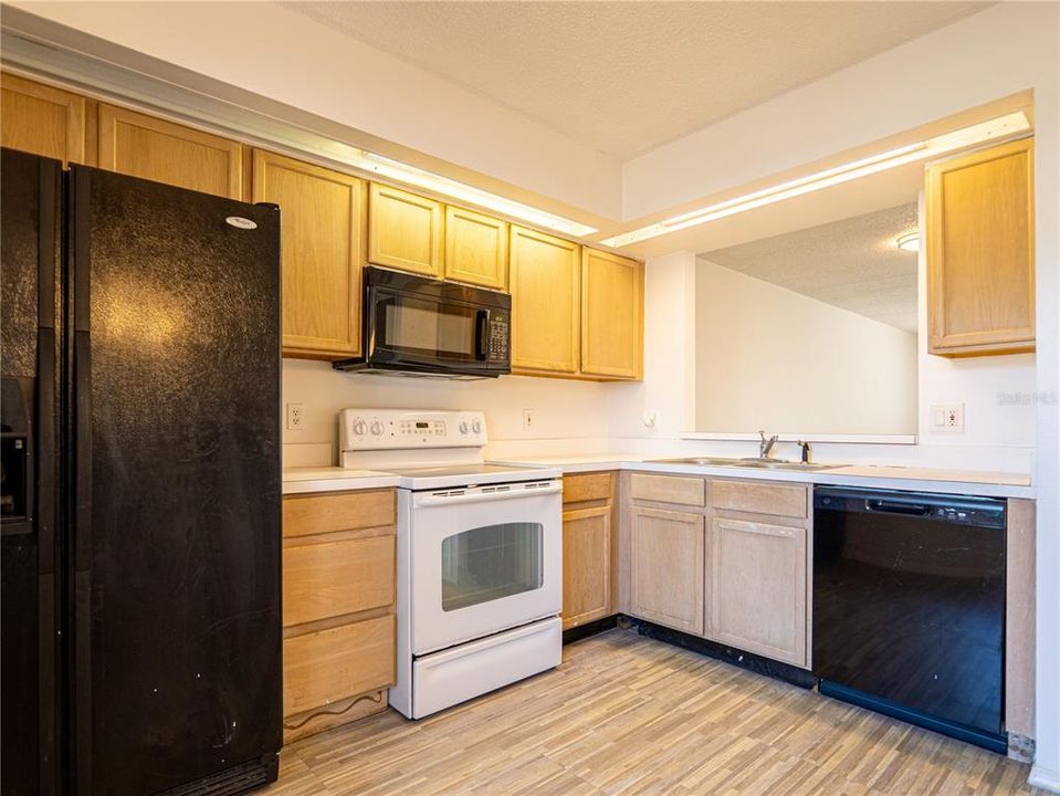 For Sale: $205,000 (2 beds, 2 baths, 1013 Square Feet)