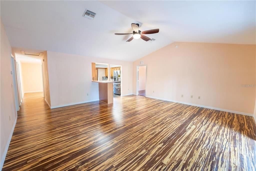 Active With Contract: $220,000 (4 beds, 2 baths, 1974 Square Feet)