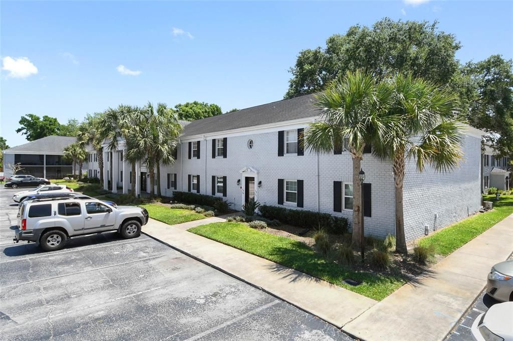 Active With Contract: $209,000 (2 beds, 2 baths, 953 Square Feet)