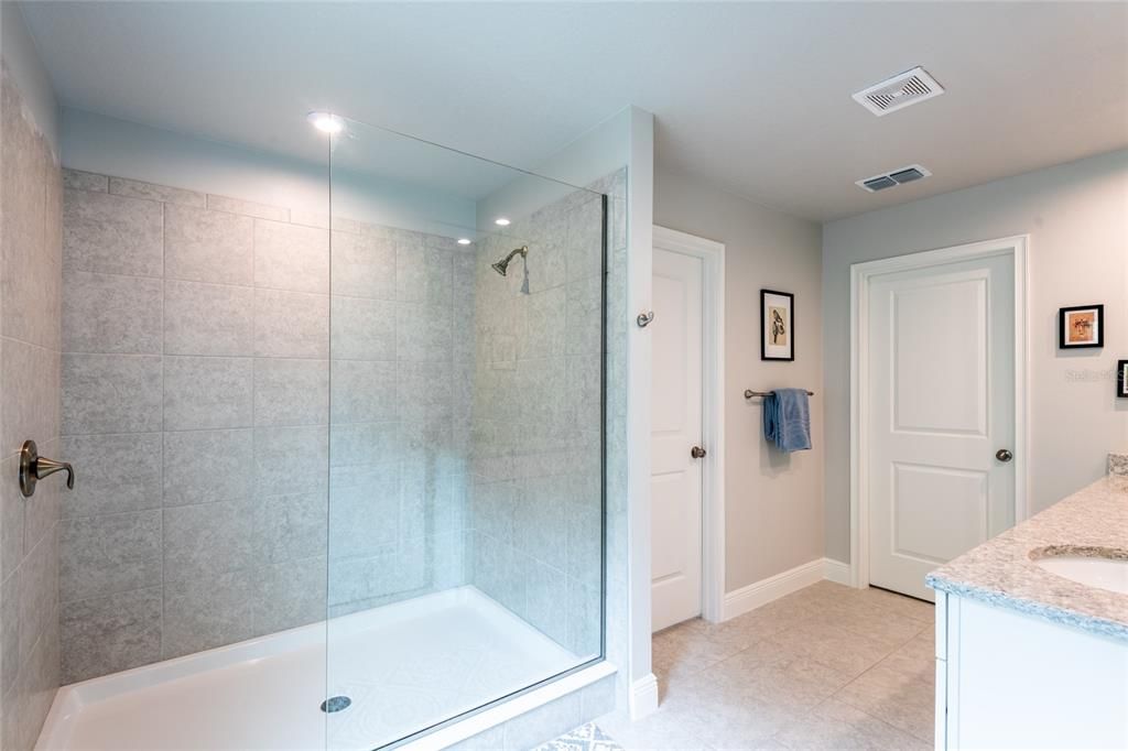 Oversized Primary Shower