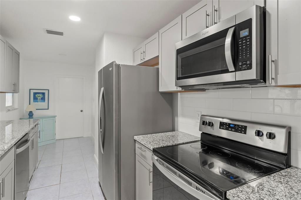 For Sale: $295,000 (2 beds, 2 baths, 1299 Square Feet)