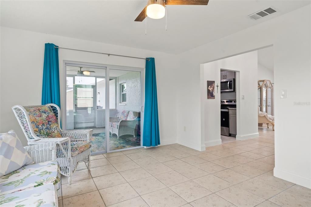 For Sale: $295,000 (2 beds, 2 baths, 1299 Square Feet)