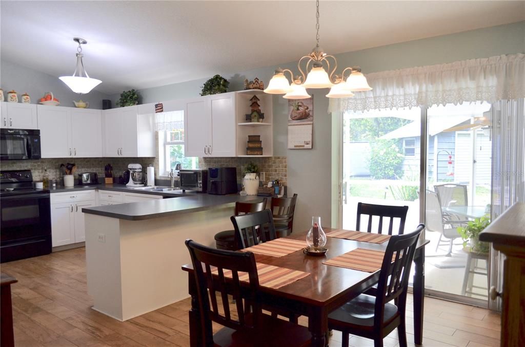 For Sale: $349,900 (3 beds, 2 baths, 1302 Square Feet)
