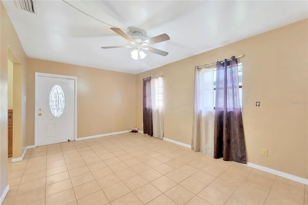 For Sale: $249,900 (2 beds, 1 baths, 744 Square Feet)