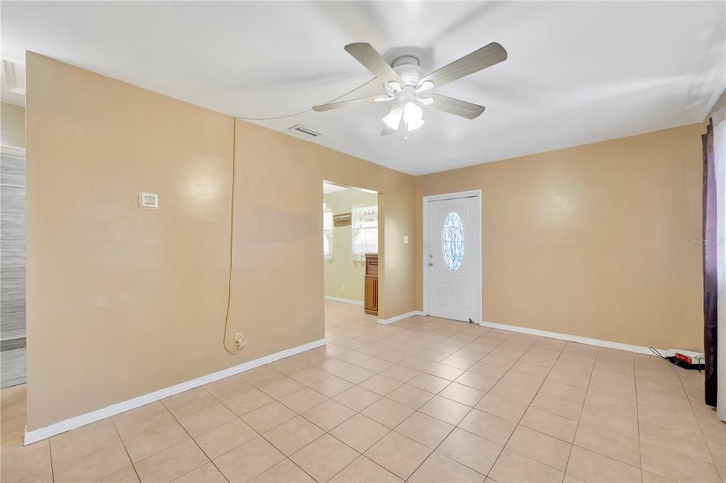 For Sale: $249,900 (2 beds, 1 baths, 744 Square Feet)