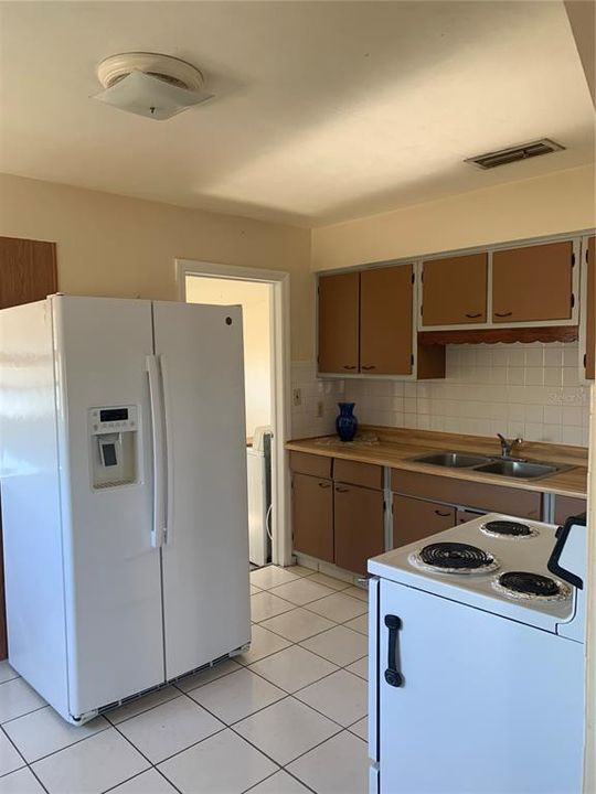 For Sale: $169,000 (2 beds, 1 baths, 969 Square Feet)