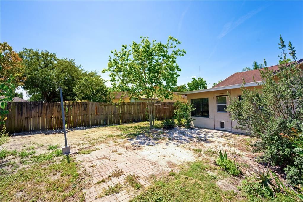 For Sale: $225,000 (3 beds, 2 baths, 1179 Square Feet)