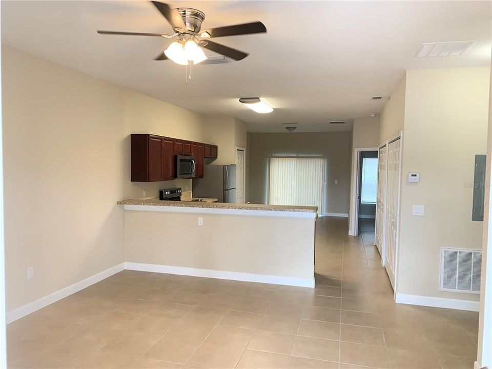 For Rent: $1,625 (3 beds, 2 baths, 1300 Square Feet)