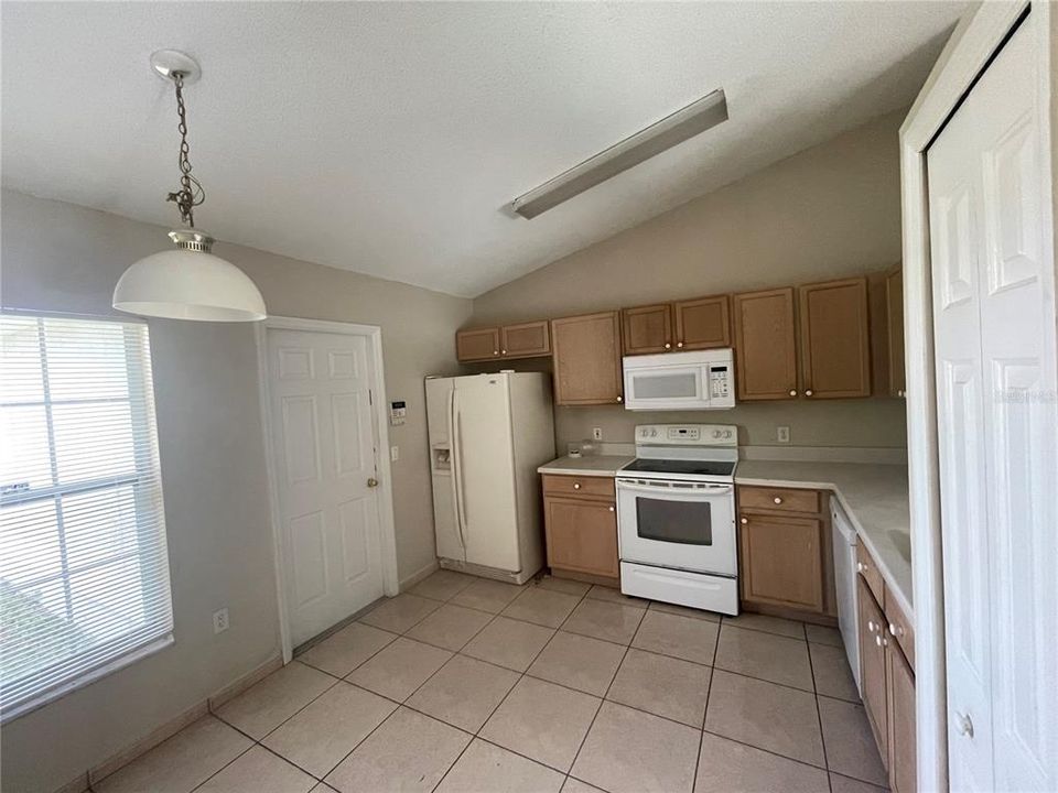 Recently Rented: $1,875 (3 beds, 2 baths, 1396 Square Feet)