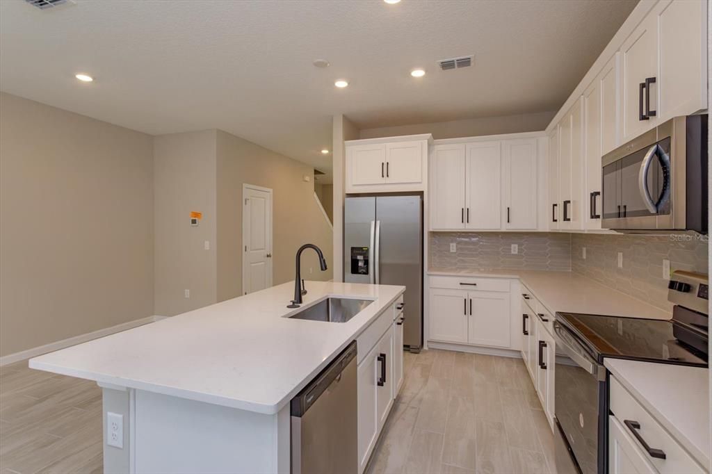 For Sale: $448,356 (3 beds, 2 baths, 1715 Square Feet)