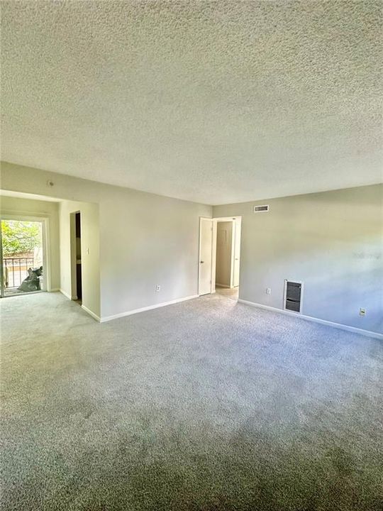 Recently Rented: $1,100 (2 beds, 1 baths, 932 Square Feet)