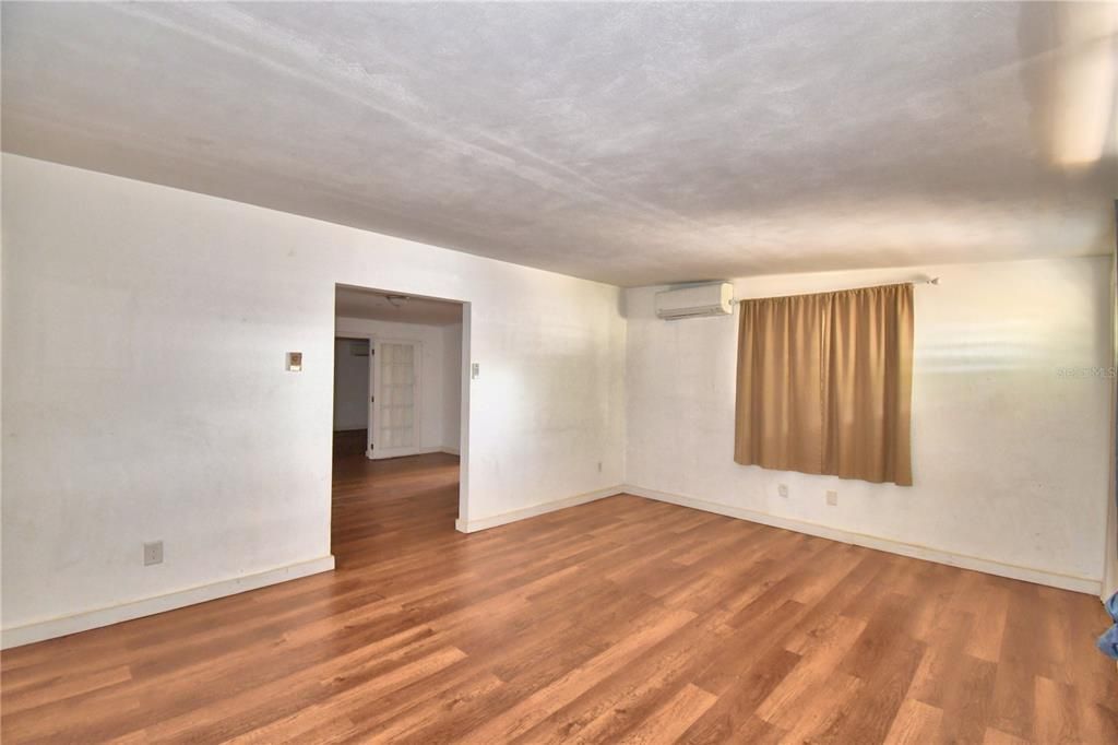 For Sale: $215,000 (3 beds, 1 baths, 1824 Square Feet)