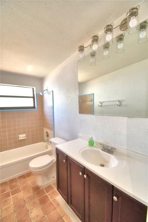 For Sale: $215,000 (3 beds, 1 baths, 1824 Square Feet)