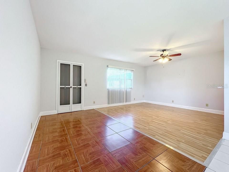 For Sale: $135,000 (1 beds, 2 baths, 975 Square Feet)