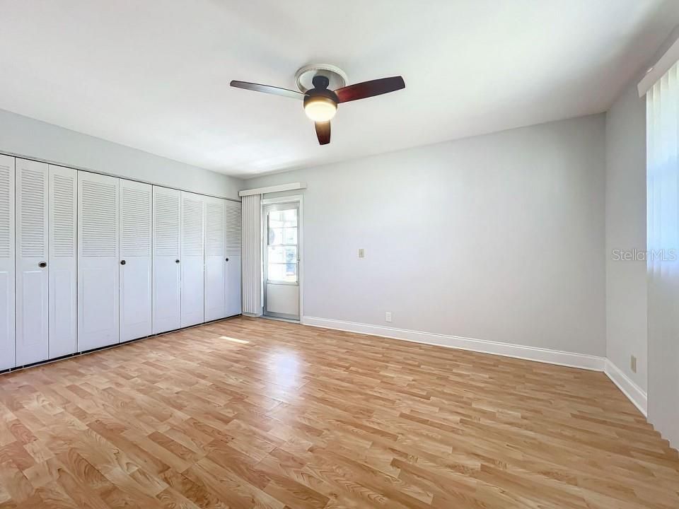 For Sale: $135,000 (1 beds, 2 baths, 975 Square Feet)