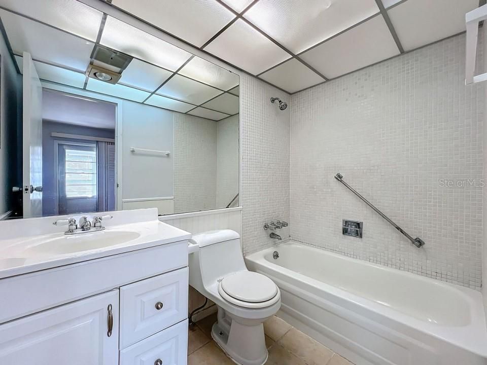 待售: $135,000 (1 贝兹, 2 浴室, 975 平方英尺)