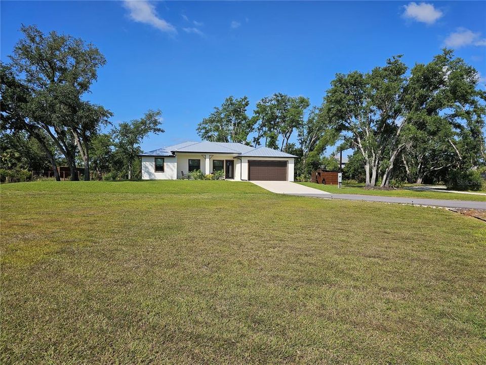 For Sale: $599,000 (3 beds, 2 baths, 1716 Square Feet)