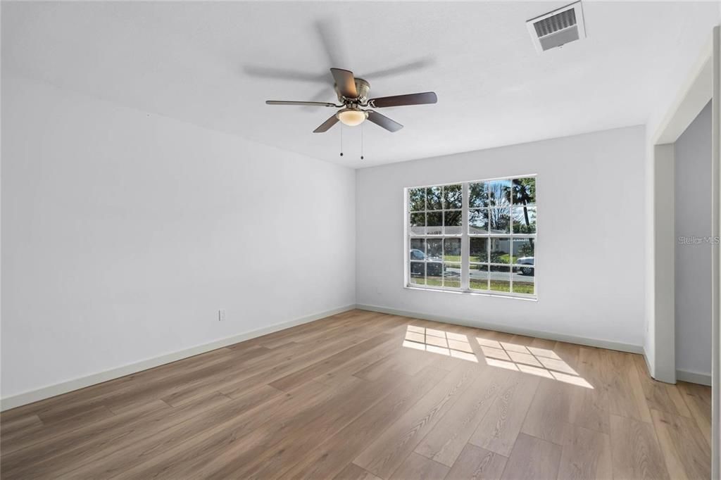 Active With Contract: $2,600 (3 beds, 2 baths, 1640 Square Feet)