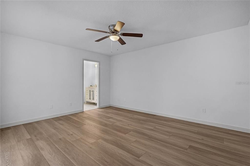 Active With Contract: $2,600 (3 beds, 2 baths, 1640 Square Feet)