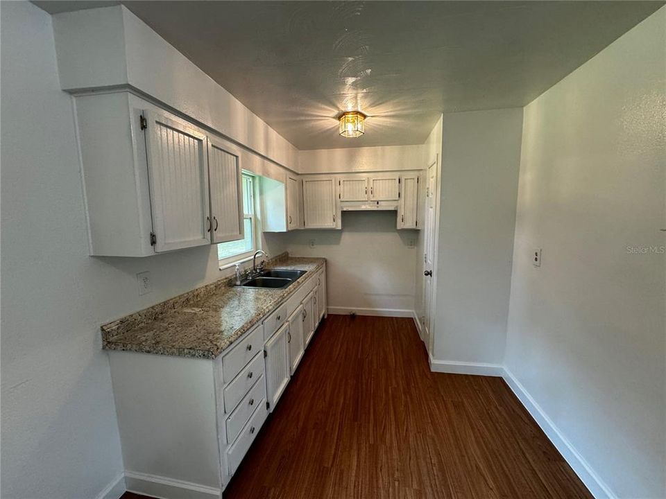 For Sale: $222,999 (3 beds, 1 baths, 912 Square Feet)