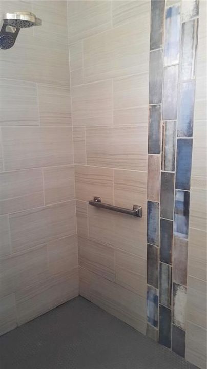 Shower cabin in primary bathroom