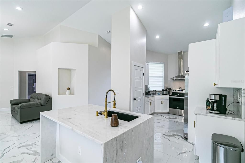 For Sale: $519,900 (4 beds, 2 baths, 1712 Square Feet)