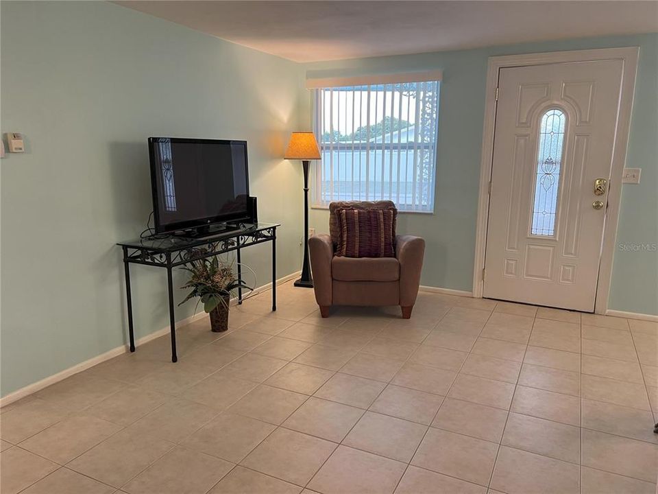 For Rent: $1,875 (2 beds, 1 baths, 1128 Square Feet)