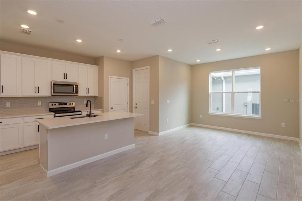 For Sale: $447,437 (3 beds, 2 baths, 1715 Square Feet)