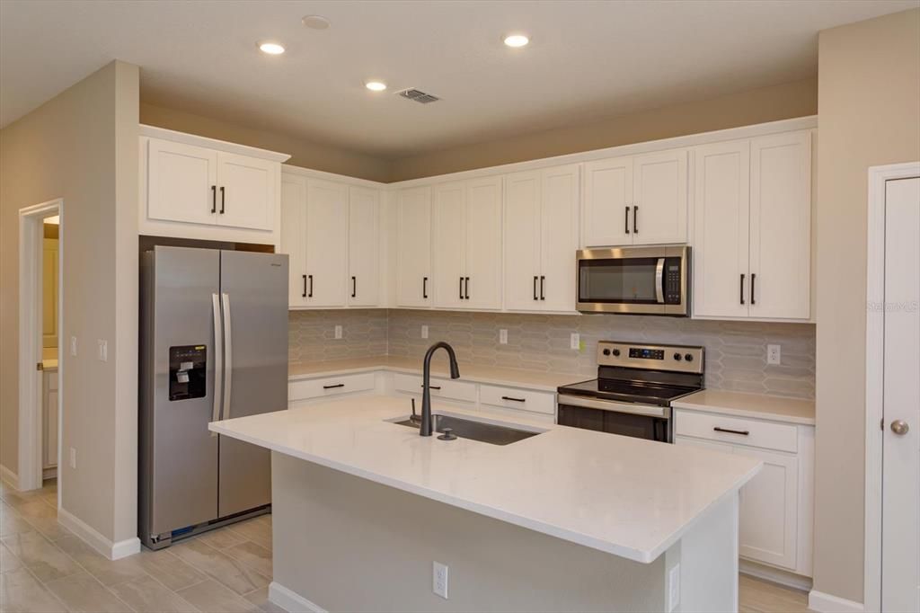 For Sale: $447,437 (3 beds, 2 baths, 1715 Square Feet)