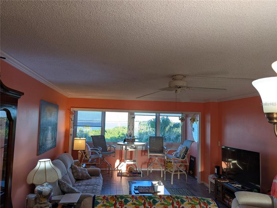For Rent: $2,350 (2 beds, 2 baths, 1050 Square Feet)
