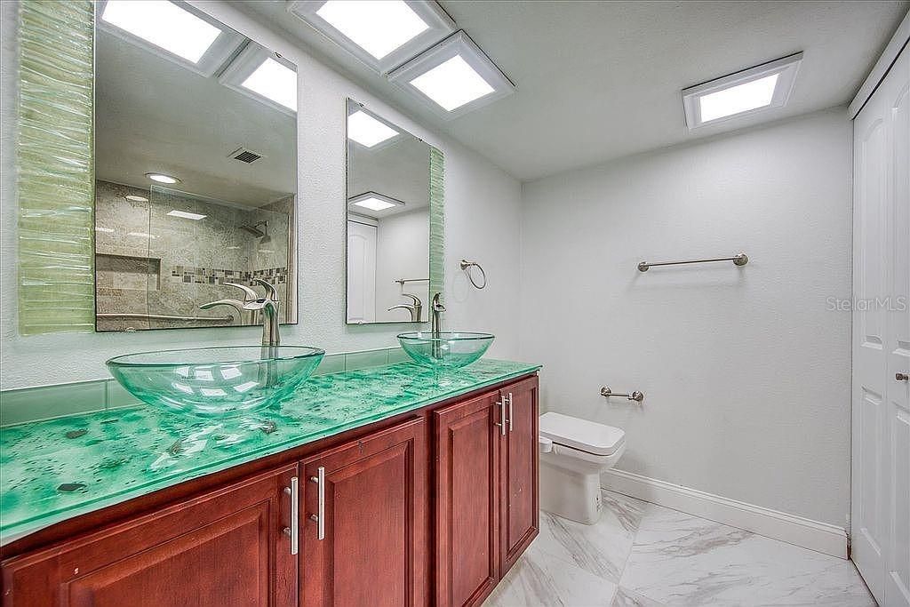 待售: $630,000 (2 贝兹, 2 浴室, 1260 平方英尺)