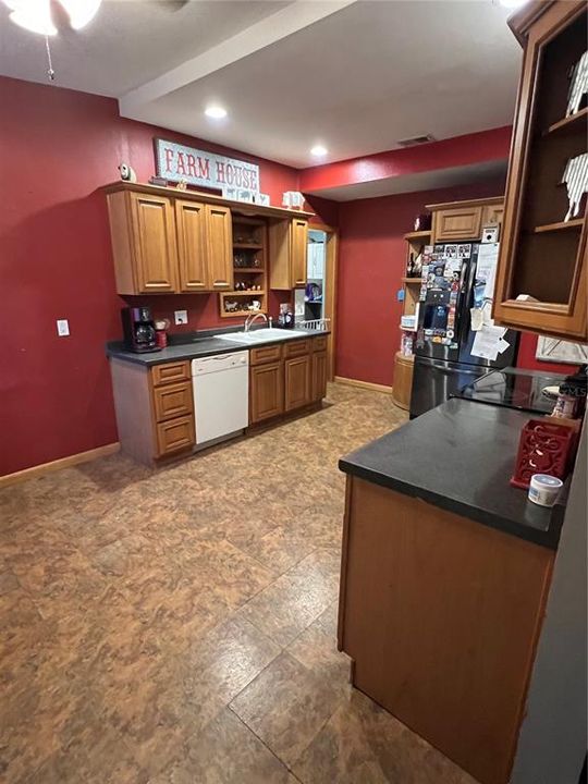 Active With Contract: $175,000 (3 beds, 1 baths, 1120 Square Feet)