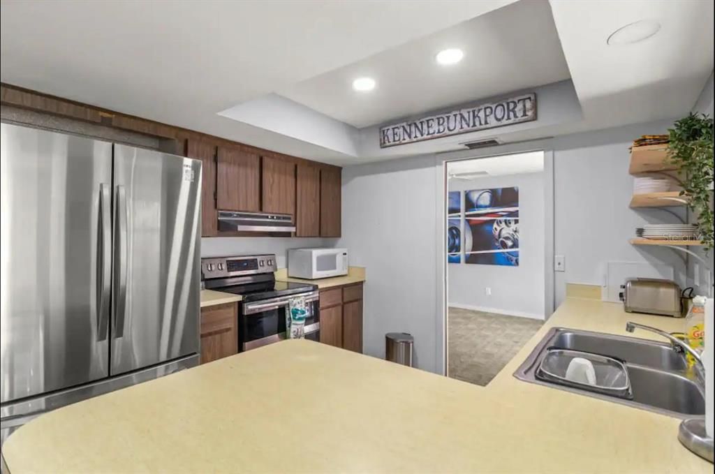 For Sale: $459,000 (3 beds, 2 baths, 1726 Square Feet)