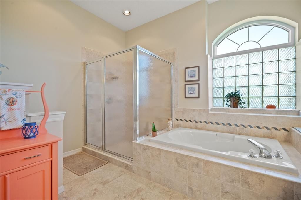 待售: $545,000 (3 贝兹, 2 浴室, 2600 平方英尺)