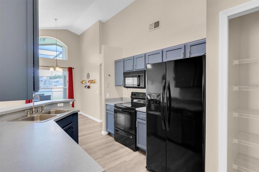 For Sale: $370,000 (4 beds, 2 baths, 1556 Square Feet)