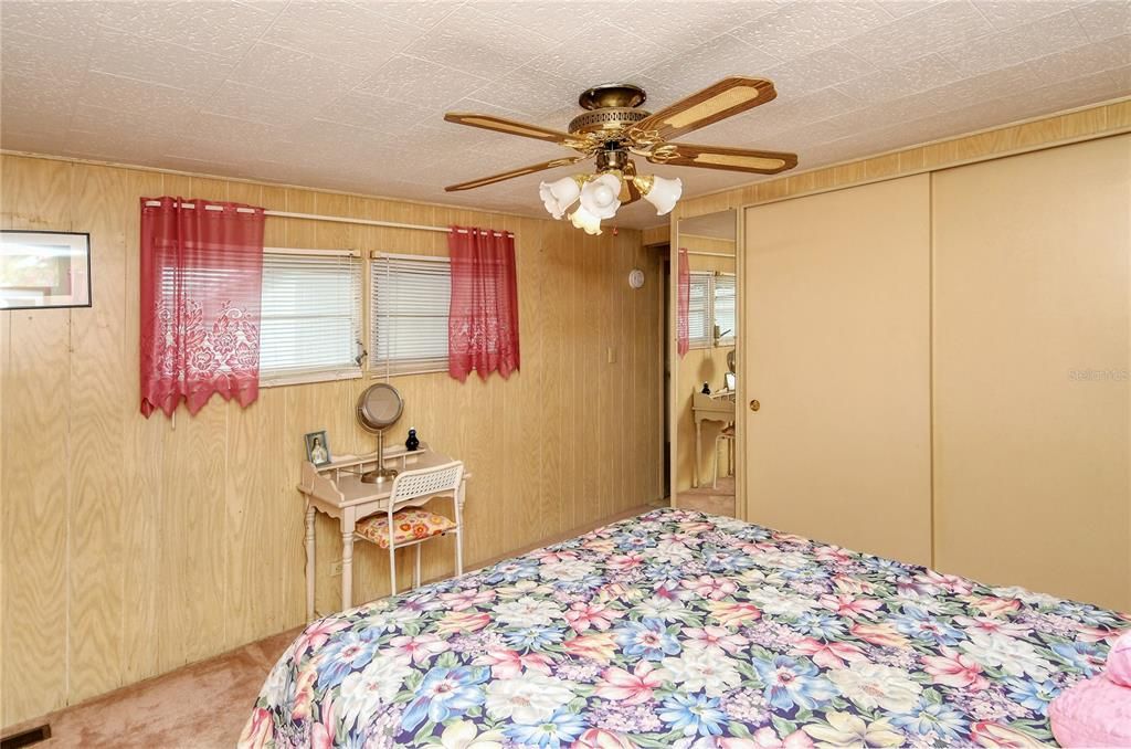 For Sale: $130,000 (1 beds, 1 baths, 588 Square Feet)
