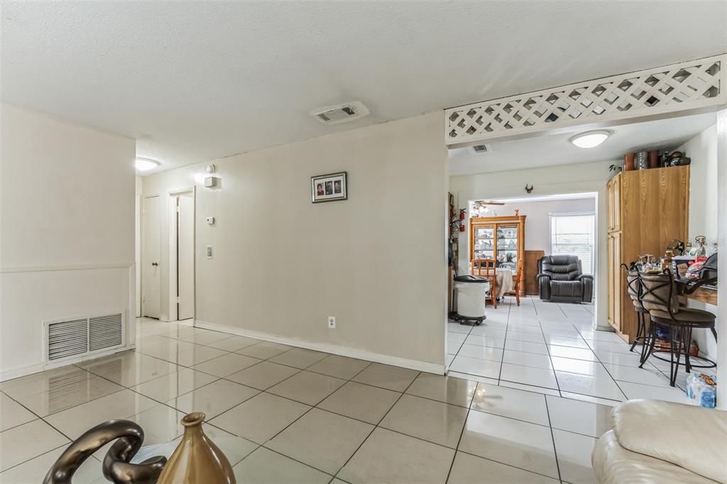 For Sale: $380,000 (3 beds, 2 baths, 1633 Square Feet)