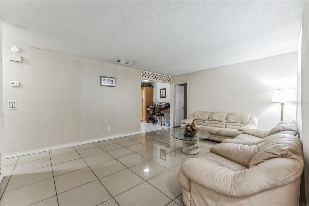 For Sale: $369,999 (3 beds, 2 baths, 1633 Square Feet)