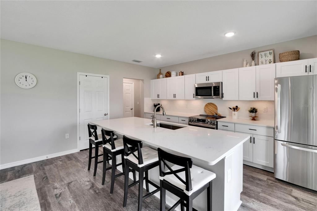 Active With Contract: $499,900 (5 beds, 3 baths, 2937 Square Feet)