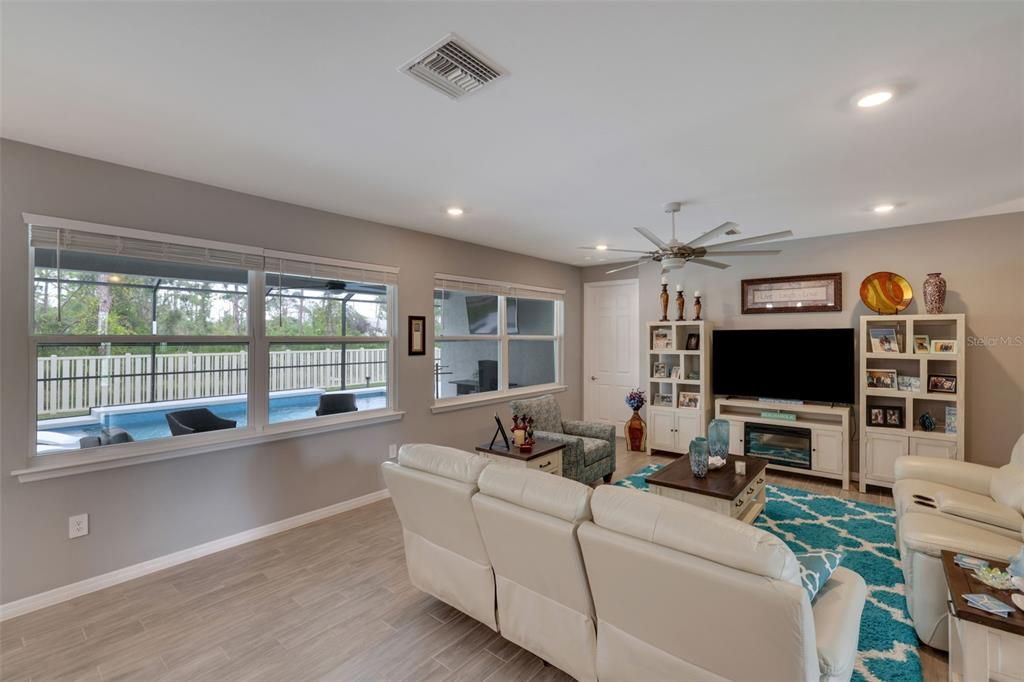 Large Family room overlooks pool area