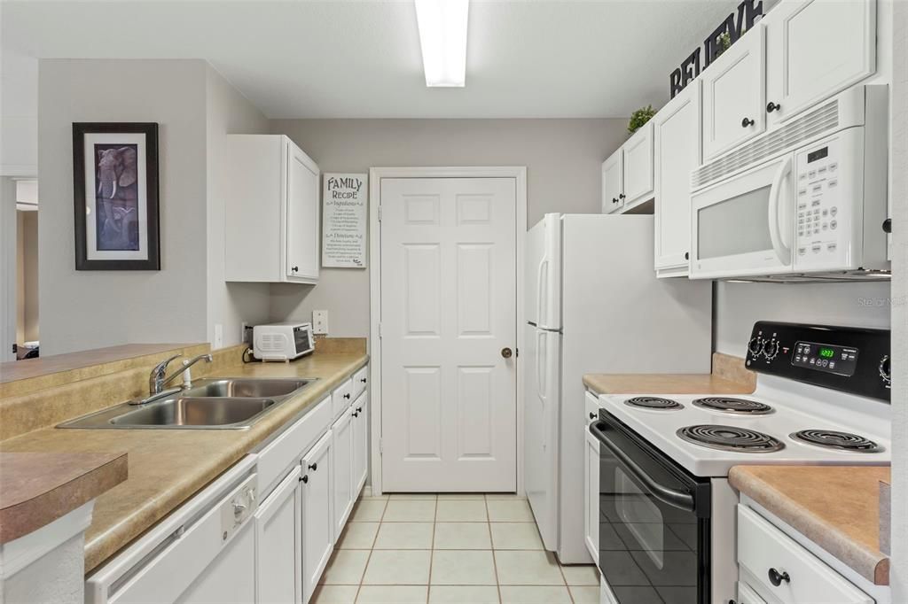 For Sale: $289,999 (3 beds, 2 baths, 1156 Square Feet)