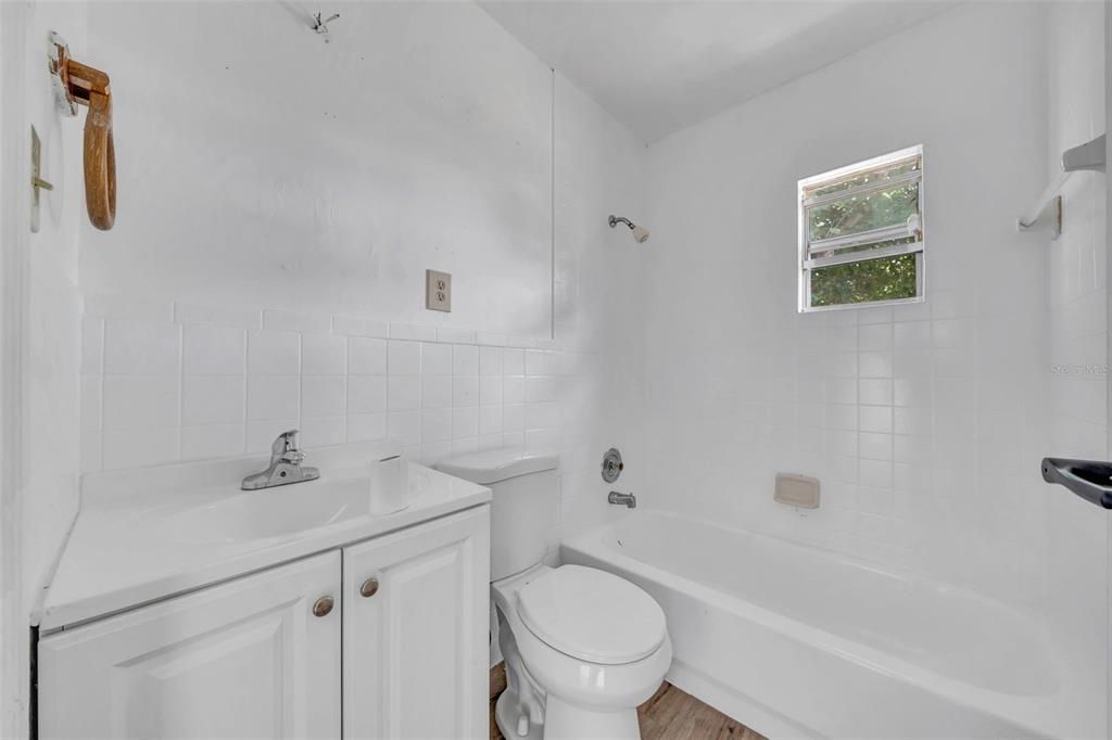 For Sale: $244,990 (3 beds, 1 baths, 1092 Square Feet)